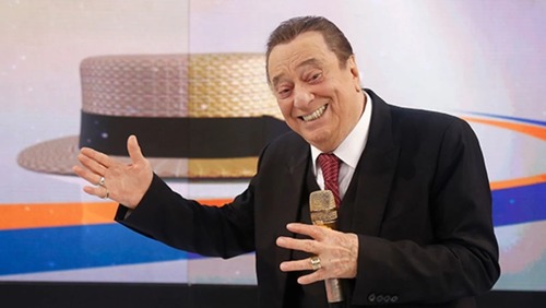 Apresentador Raul Gil é internado em São Paulo