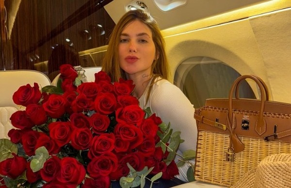Presente de quem? Virgínia Fonseca aparece com buquê de rosas vermelhas