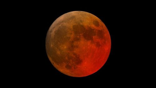 'Lua de sangue': eclipse total deixa Lua vermelha
