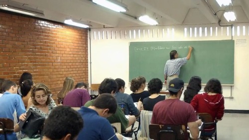 Ensino superior no Brasil pode mais que dobrar salário