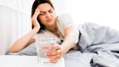 Como curar ressaca: brasileiros recorrem à internet para saber o que cura sintomas do álcool