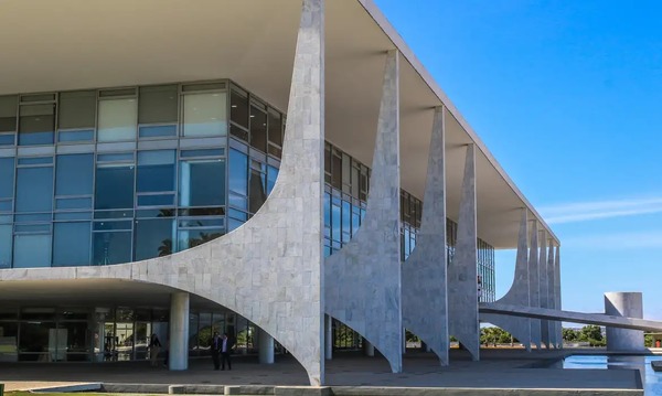 Homem tenta invadir Palácio do Planalto duas vezes na mesma noite e acaba detido