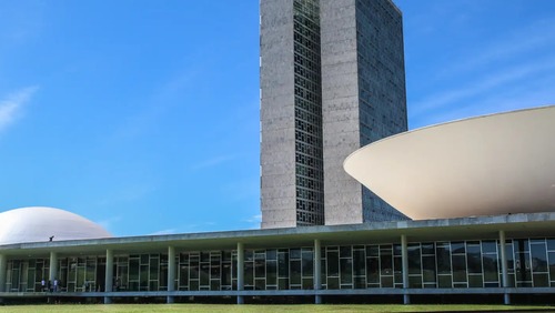 Projeto que susta regras de aborto legal em crianças avança na Câmara