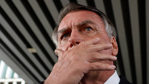 Bolsonaro apresenta quadro de anemia e pneumonia residual, diz hospital
