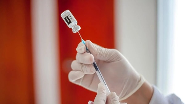 Baixa adesão à vacina contra HPV leva governo a ampliar público-alvo