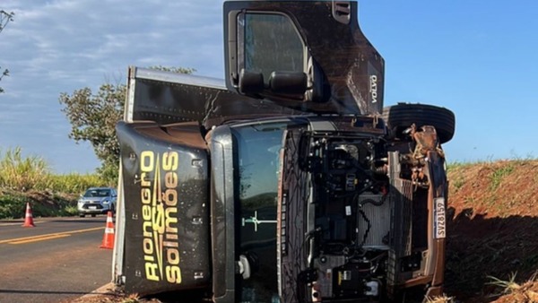 Caminhão da dupla Rionegro & Solimões se envolve em grave acidente no Paraná