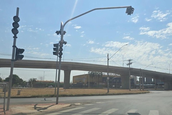 Novos semáforos em rotatórias da zona Norte de Ribeirão Preto começam a operar