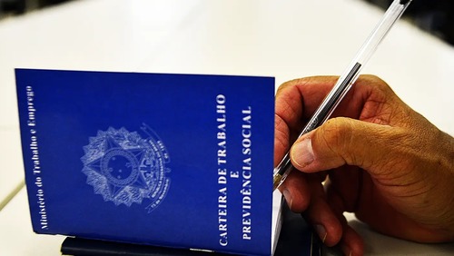 Desemprego recua para 5,6%, a menor taxa desde 2012, mostra IBGE