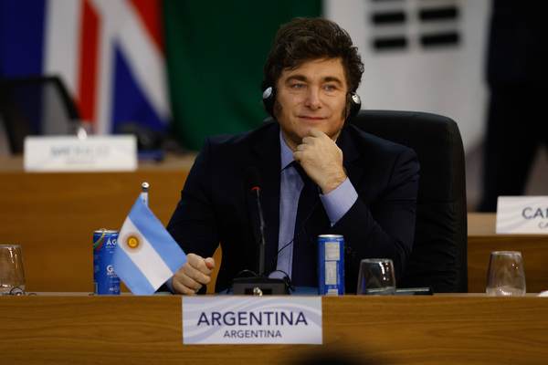 Milei anuncia aumento de gastos da Argentina para 2026 e diz: "o pior já passou"