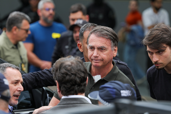 Boletim médico aponta câncer de pele em Bolsonaro