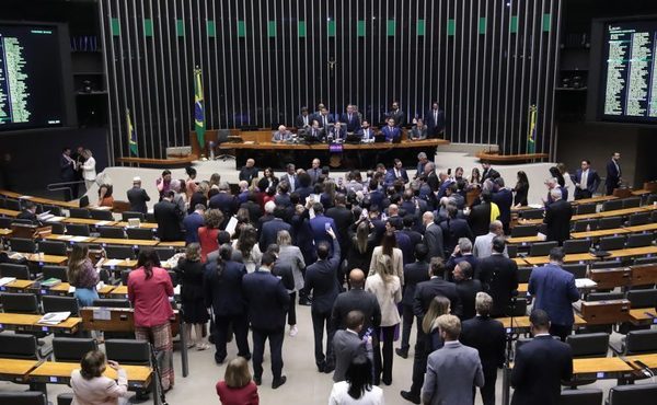 Câmara dos Deputados aprova urgência do projeto de anistia