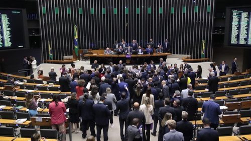 Câmara dos Deputados aprova urgência do projeto de anistia