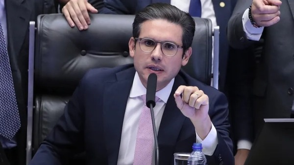 Motta diz que anistia não apaga passado, mas permite conciliar presente e construir futuro