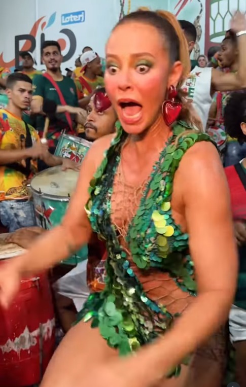 Paolla Oliveira diverte seguidores com vídeo de vários tropeços