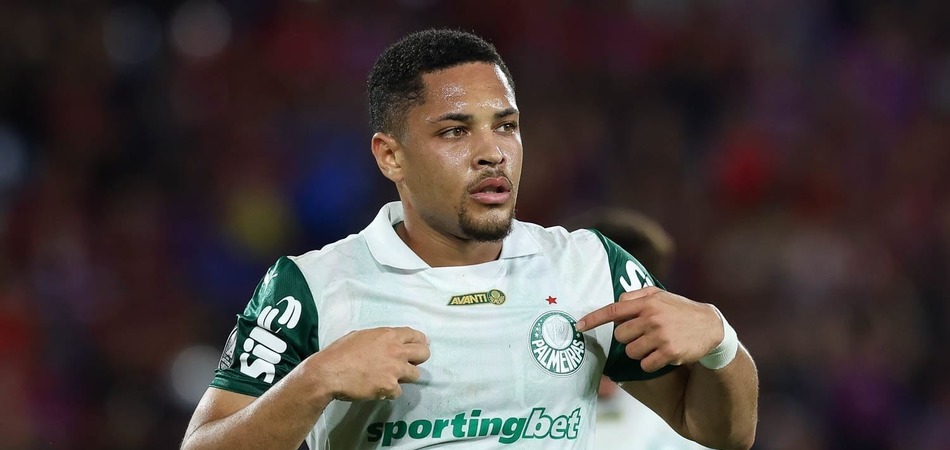 Vitor Roque dedica gol para mãe após ter áudio vazado xingando ela de "vagabunda"