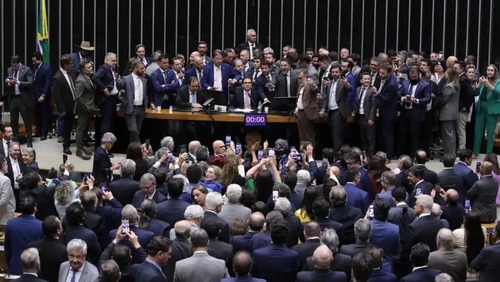 Corregedor da Câmara pede suspensão de 3 deputados envolvidos em motim