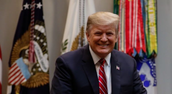 Trump abraça Lula, fala em ‘química boa’ e diz que líderes vão se reunir semana que vem