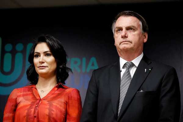 Michelle se lança como possível sucessora de Bolsonaro após condenação do ex-presidente