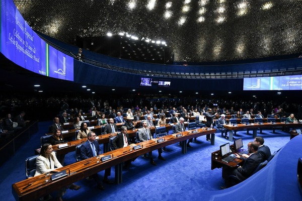 Senado aprova urgência de projeto que cria o "SUS da Educação"