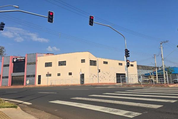 Semáforos começam a funcionar na rotatória da Avenida Mogiana com a Avenida Brasil