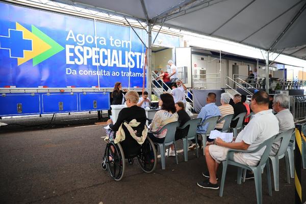 Ribeirão Preto recebe carretas do programa Agora Tem Especialistas com foco em consultas oftalmológicas e cirurgias de catarata