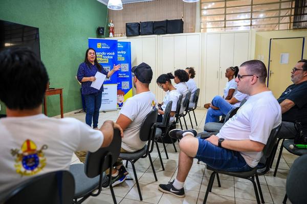 Prefeitura promove cursos de qualificação profissional para pessoas com deficiência visual