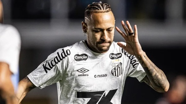 Neymar é flagrado em culto com esposa após polêmicas de vício em uísque e pôquer