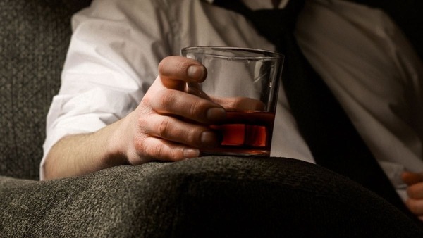 Polícia investiga adega suspeita de vender bebida alcoólica com metanol em SP
