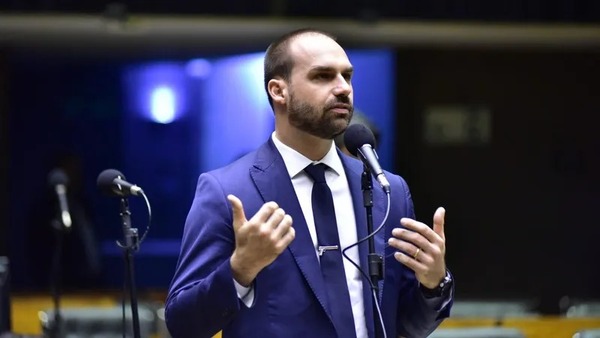 Moraes diz que Eduardo cria ‘dificuldades para ser notificado’ e determina citação via edital