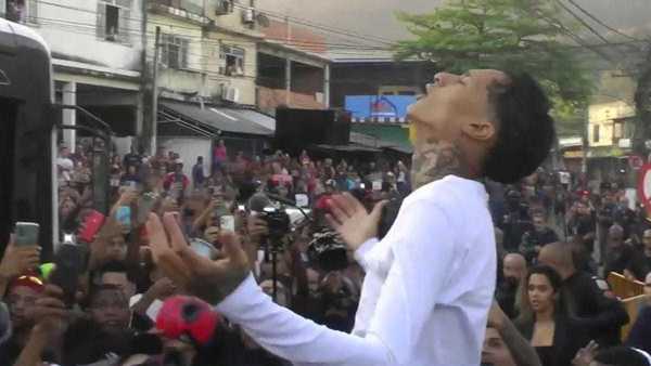 Oruam comemora soltura com música: 'Vi Jesus em uma cama de concreto'