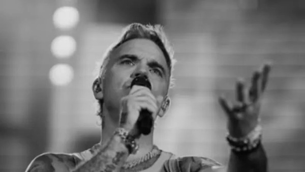 Cantor Robbie Williams revela sofrer de síndrome de Tourette; entenda