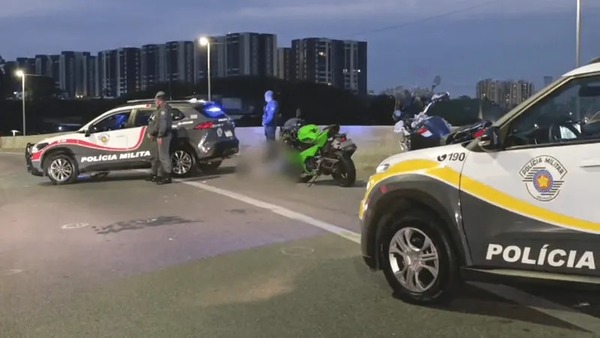 Motociclistas sofrem tentativa de assalto na Rodovia Anhanguera, em SP