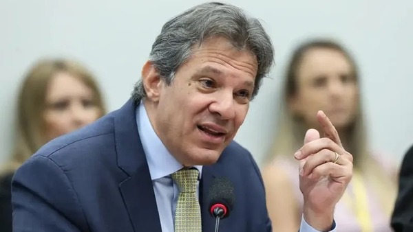 Haddad celebra isenção do IR para quem ganha até R$ 5 mil: ‘Histórico’