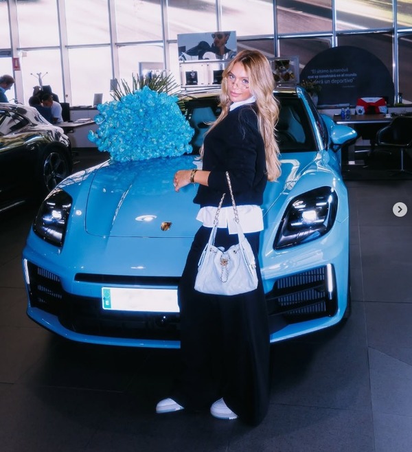 Esposa de Endrick rebate críticas após comprar Porsche de R$ 900 mil
