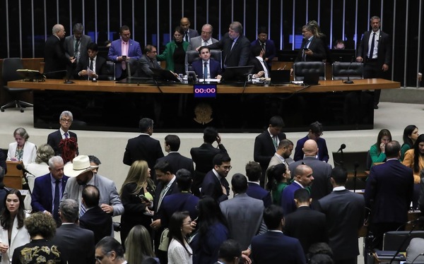 Câmara aprova urgência de PL que torna crime hediondo falsificar bebidas