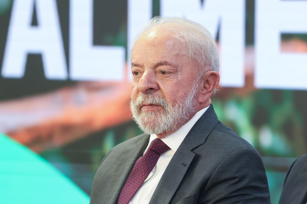 Lula relata problema em avião da FAB: ‘Descemos com medo de pegar fogo’