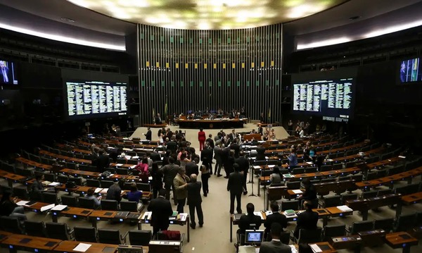 Isenção do IR para quem ganha até R$ 5 mil gera debate econômico; entenda