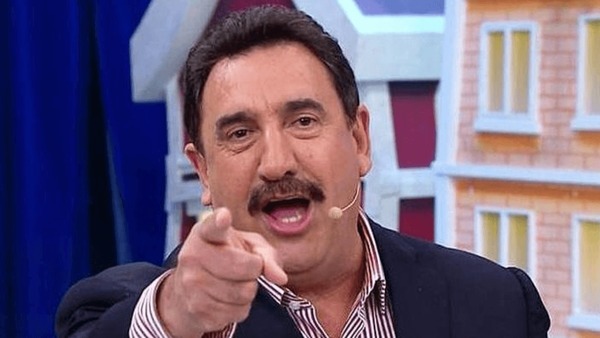 Ratinho rasga o verbo e manda recado para SBT: "Chateado"