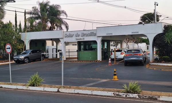 Moraes autoriza Bolsonaro a receber barbeiro em casa nesta sexta (10)