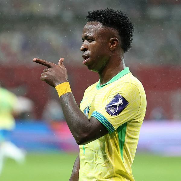 Vini Jr. marca gol em jogo do Brasil, faz sinal de 'V' e web vê indireta para Virgínia Fonseca