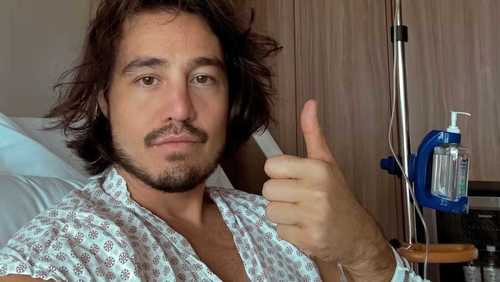Tiago Iorc tranquiliza fãs após passar por cirurgia na coluna: 'Melhoras gradativas'