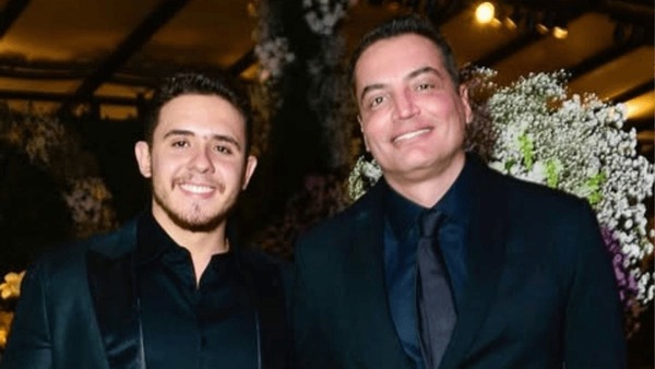 Leo Dias revela foto com namorado e Thiago Pasqualotto brinca: “Velho da lancha"