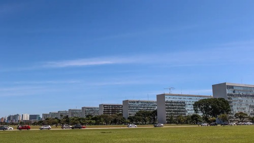 TCU suspende exigência de governo buscar centro da meta fiscal em 2025