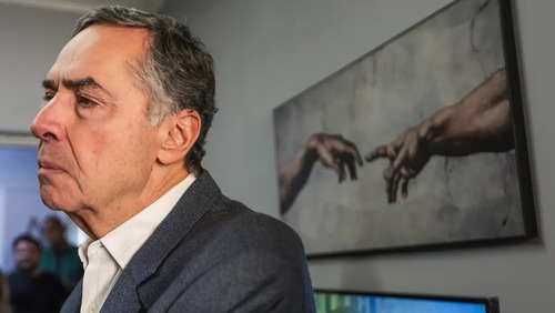 Barroso passa mal e é internado em hospital de Brasília
