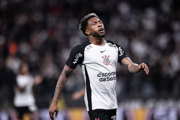 Corinthians pune Martínez por faltas durante a Data-Fifa