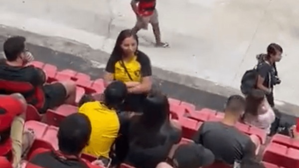 Mulher flagra marido com amante em jogo do Sport e sai do estádio ao lado dela