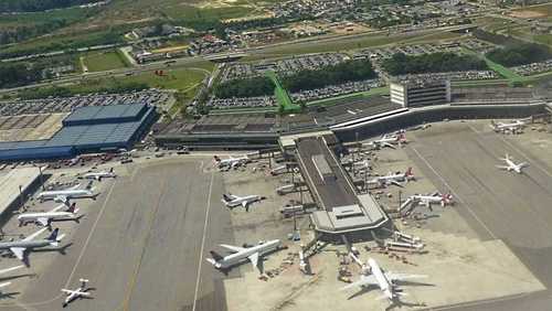 Procon pede explicações a cias aéreas por nova tarifa que limita passageiro a um item pessoal