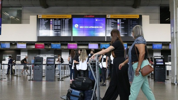 Câmara prepara urgência do projeto que proíbe cobrança por malas de mão em voos