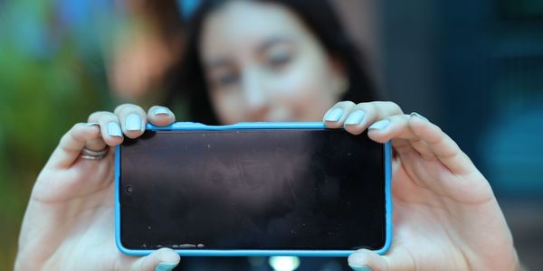 Cai de 51% para 37% uso de internet nas escolas por adolescentes