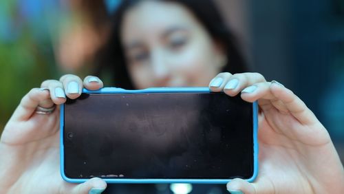Cai de 51% para 37% uso de internet nas escolas por adolescentes